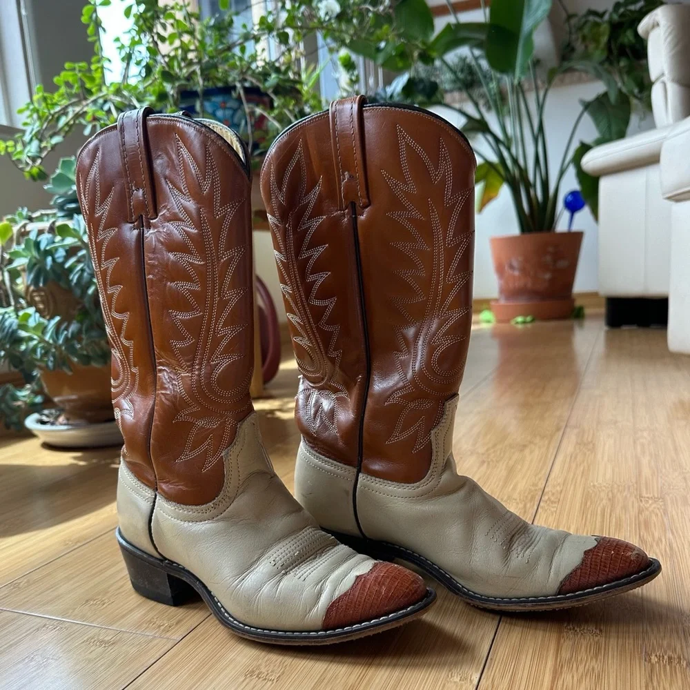 Cowgirl Boots - Picture 1 of 1
